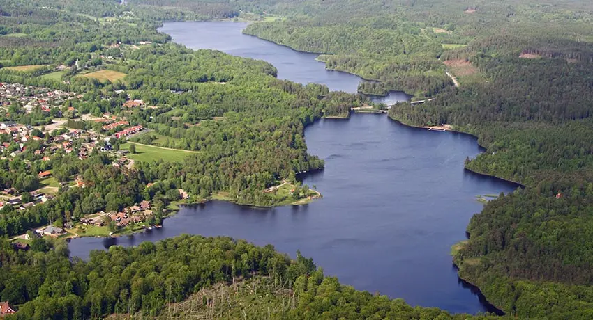 Fygbild över Simlångsdalen och Brearedssjön