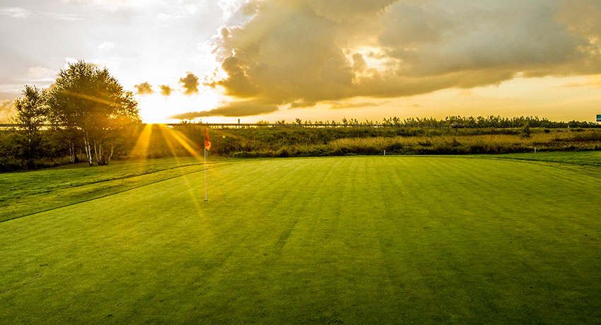 Solnedgång över Strandtorps golfklubb